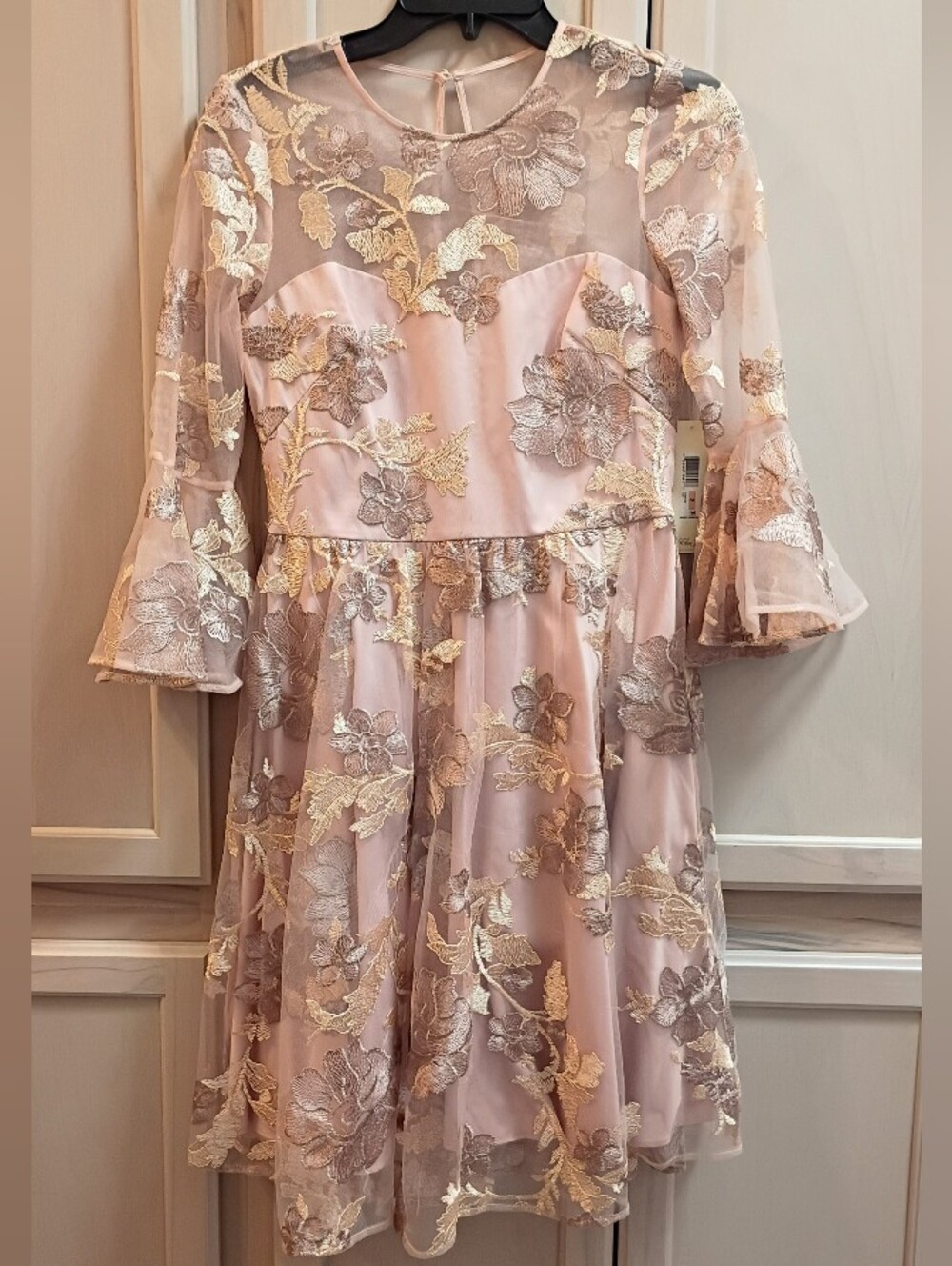 NWT Eliza J Blush Floral Embroidered Bell Sleeve Dress Size 2